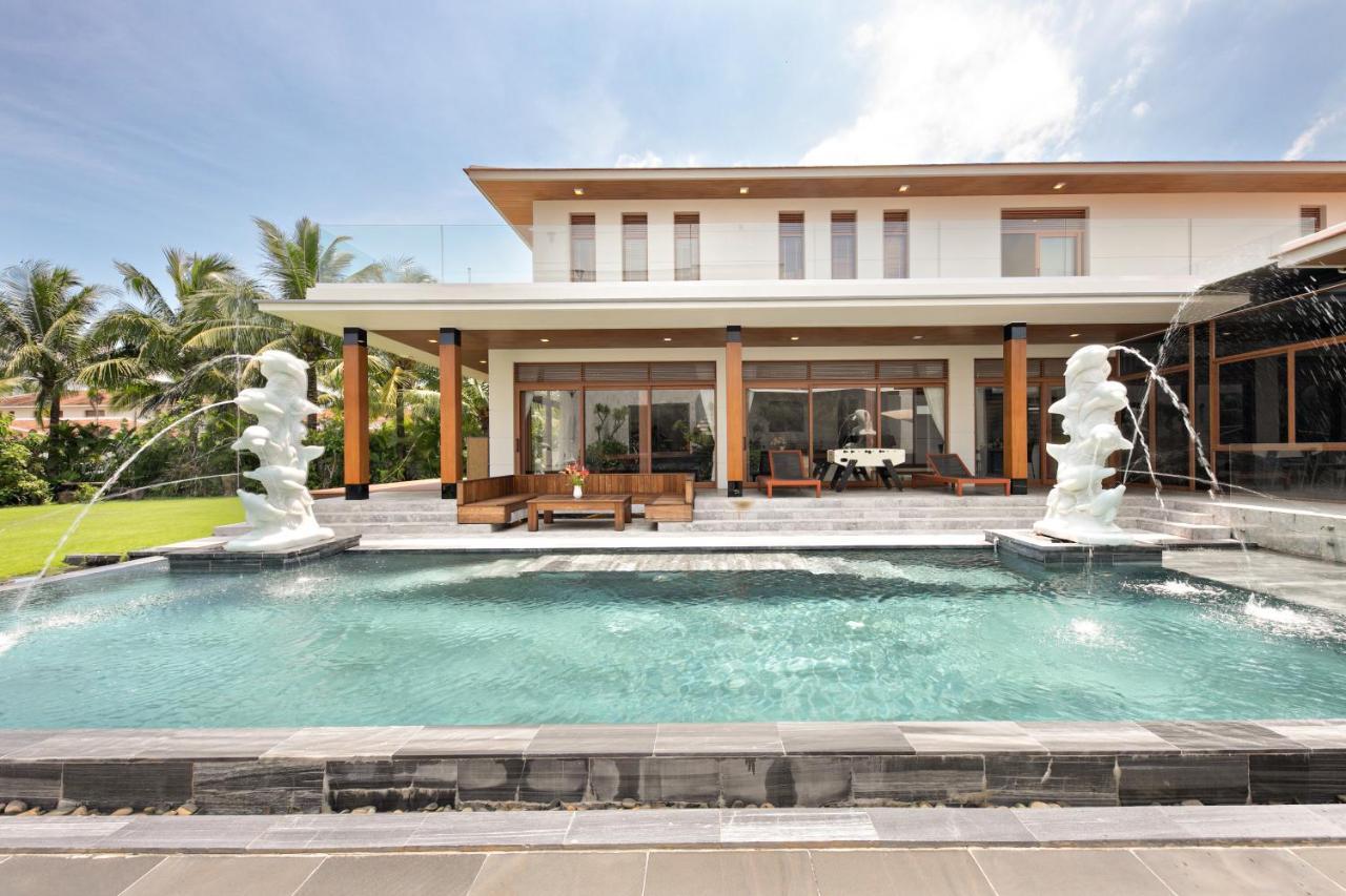 Deluxe Beach Villas By Danatrip Da Nang Exterior foto