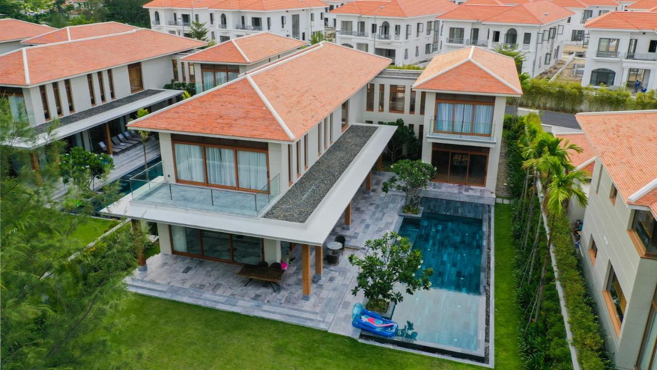 Deluxe Beach Villas By Danatrip Da Nang Exterior foto