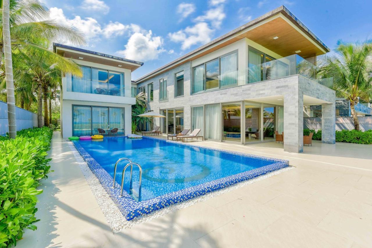 Deluxe Beach Villas By Danatrip Da Nang Exterior foto